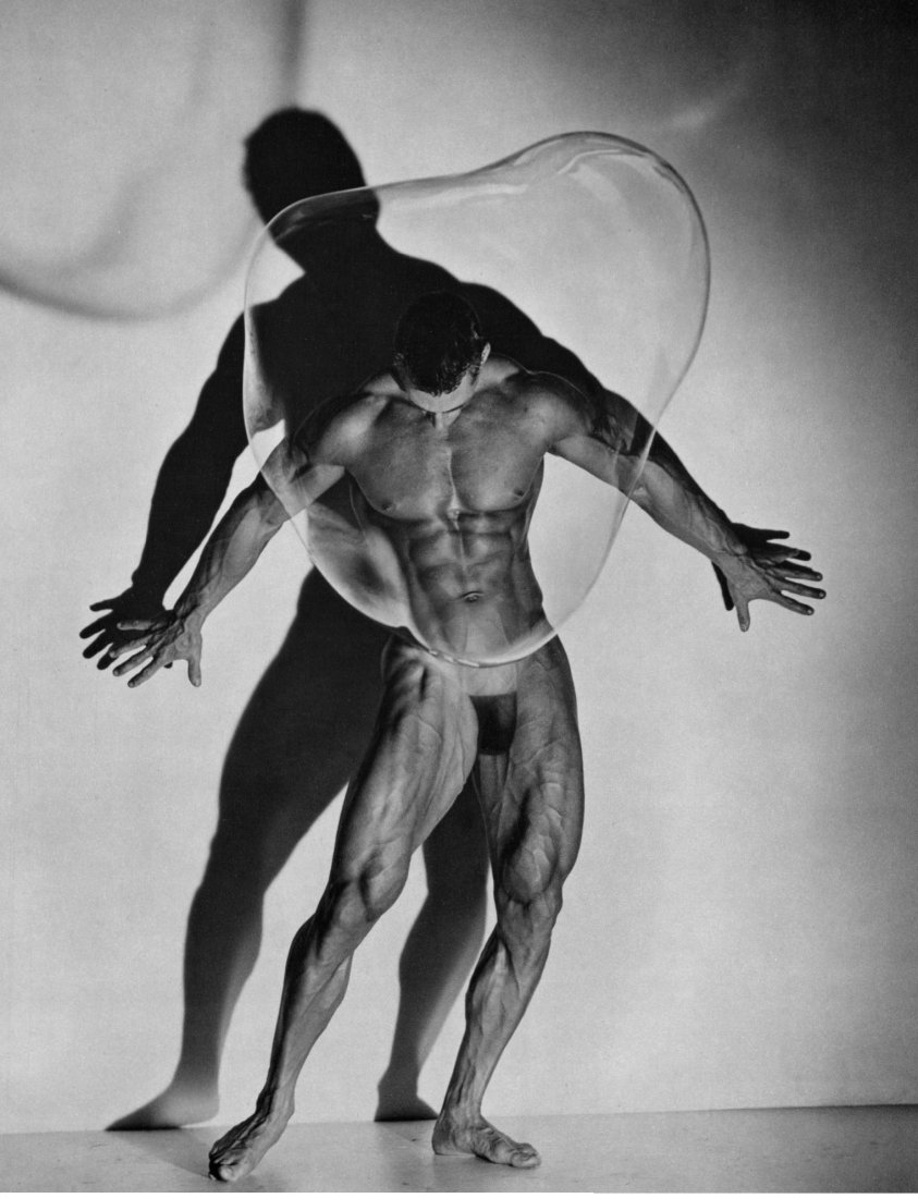 (Nude) Herb Ritts - Male with Bubble - Gravure: 1987 Sheet-fed PhotoGravure printed Tokyo, Japan for Twin Palms Publishers in 1988 - limited edition of 6100, Nus - Image size approx. 11"x 13"