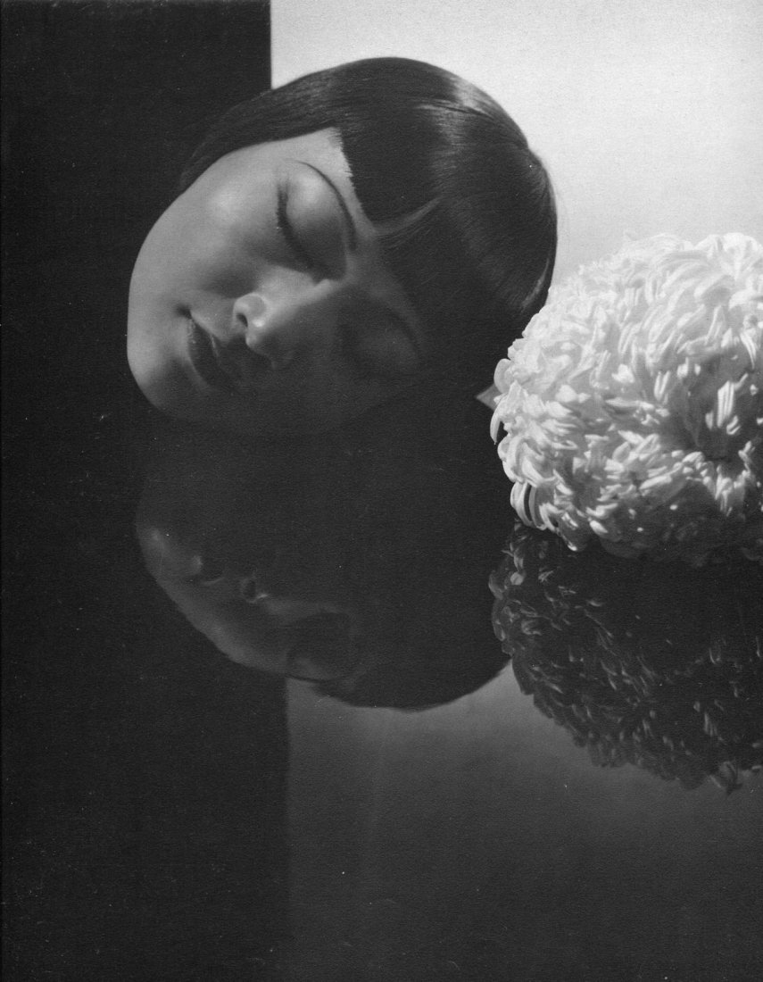 Edward Steichen - Anna May Wong 1927, Gravure: printed in 1963 by Conzett and Huber (Swiss printer) Sheet-fed photogravure - Image Size approx. 8"x10"