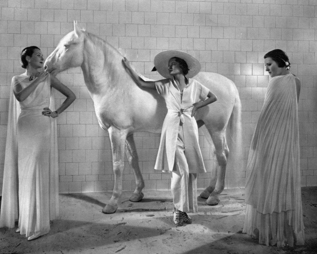 Edward Steichen - Vogue Fashion - Gravure: printed in 1963 by Conzett and Huber (Swiss printer) Sheet-fed photogravure - Image Size approx. 7"x6"