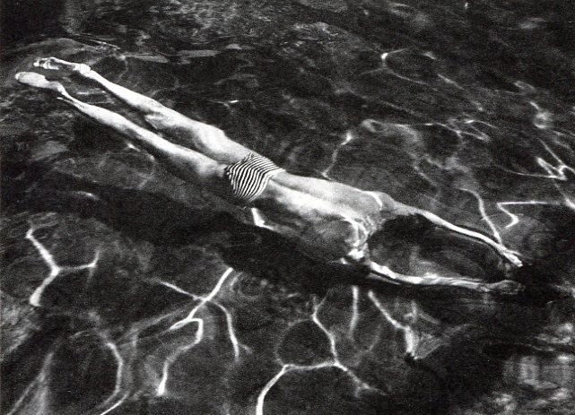 (Nude) Andre Kertesz - The Swimmer - Gravure: Sheet-fed PhotoGravure printed in Spain in 1976 - The original 1920s glass negatives were restored in the mid 70s and re-published in this edition - Image size approx. 6"x4"