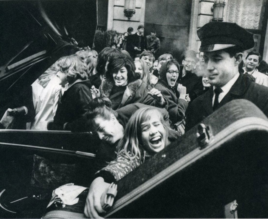 Bill Eppridge - Beatlemania II - Gravure: 1965 Heibonsha publishers, Japan (printer) Sheet-fed Gravure - NYC - Image Size approx. 8"x 6"