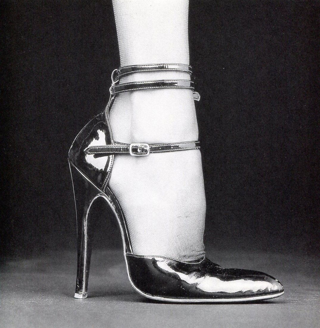 Robert Mapplethorpe - Melody 1987: This is a mechanical duotone print from a Monograph beautifully printed in 1989 in the US on Superfine Mohawk Paper - Image size 9" x 9". Photo Mounted with acid free tissue on conservation mat-board