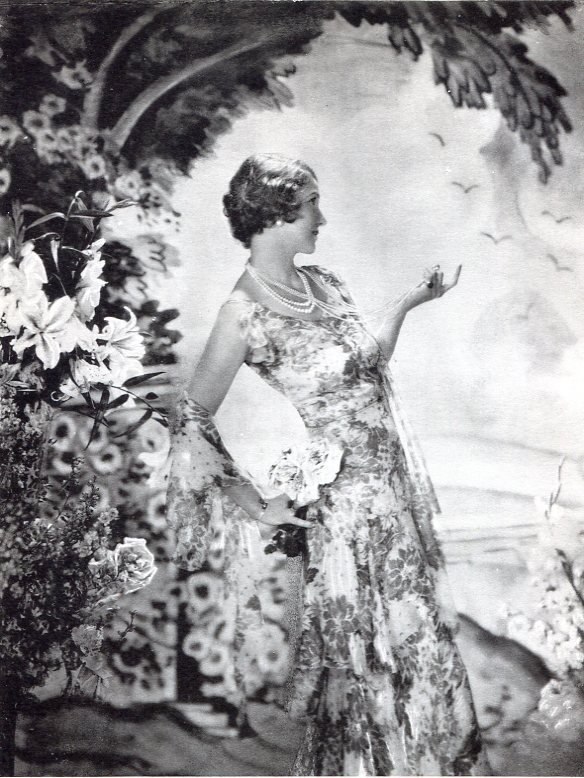 Cecil Beaton - Mrs Vernon Castle: 1930 Collotype printed by Camelot Press (London, England printers) - Image size approx. 6"x7.5"