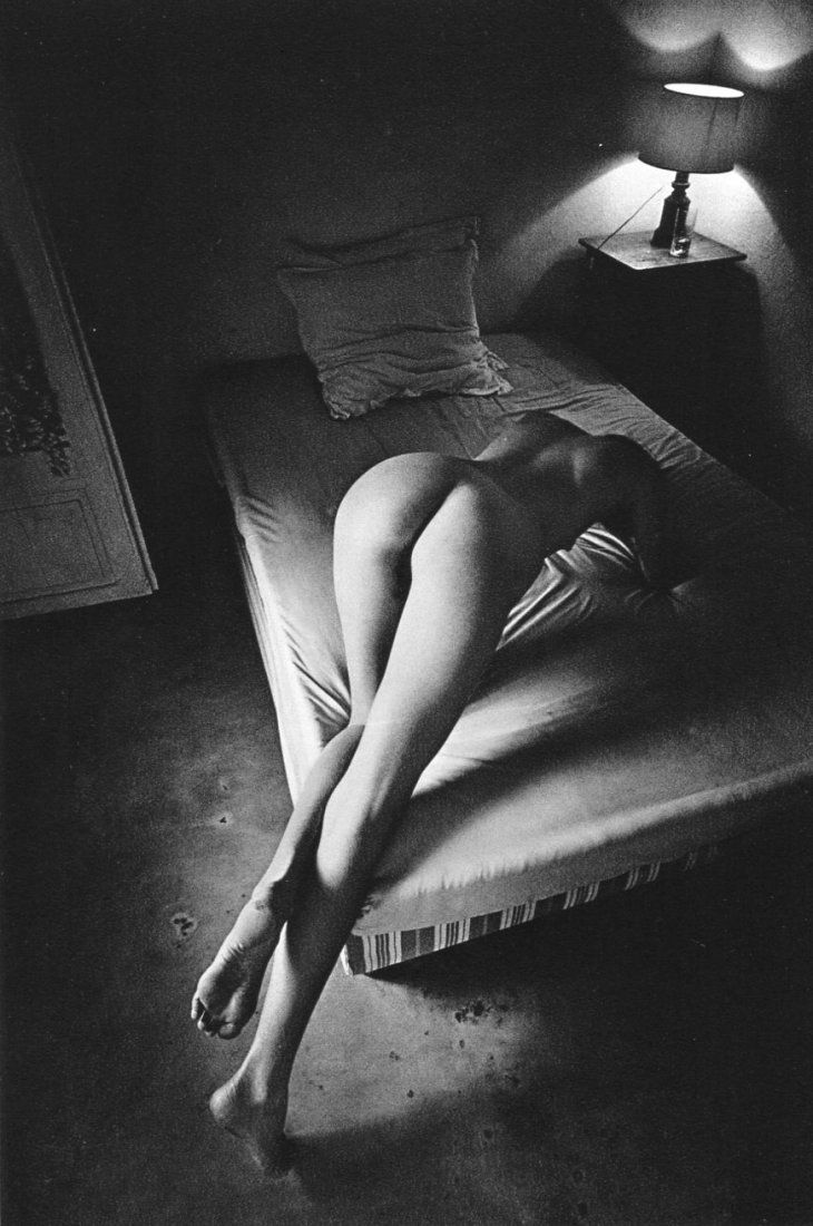 (nude) Jeanloup Sieff - Nude on Bed, Paris: 1976 Image - B & W Sheet-fed PhotoGravure printed in 1982 by Contrejour (French printers) - Jeanloup Sieff (1933 Ð 2000) was a French photographer born of Polish parents in Paris, France. He is famou