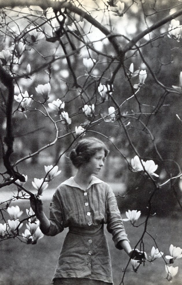 Arnold Genthe - Edna. St Vincent Millay: 1936 Sheet-fed Gravure printed by Beck Engraving Co (Philadelphia, USA printers) - Image size approx. 6.5 x9