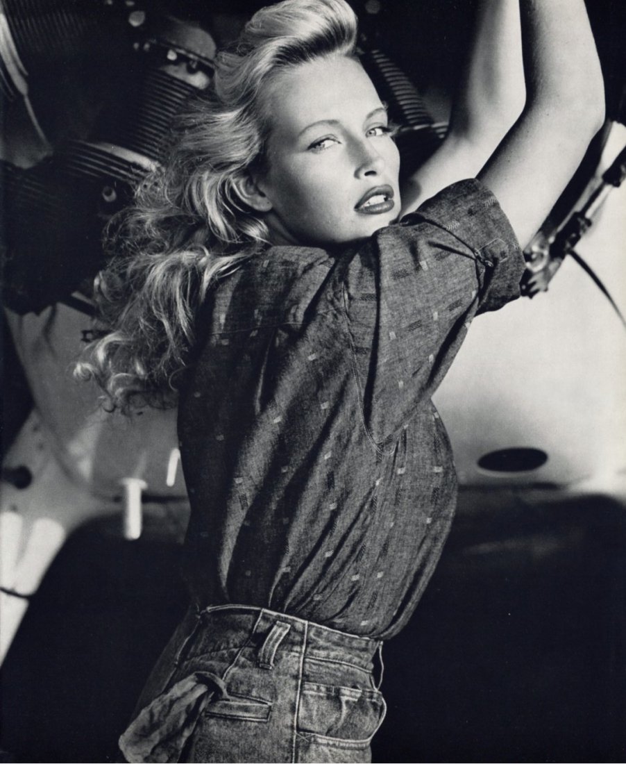 Herb Ritts - Estelle, Sonoma - Gravure: 1987 Sheet-fed Gravure printed Tokyo, Japan for Twin Palms Publishers in 1988 - limited edition of 6100, Nus - Image size approx. 11 x 13