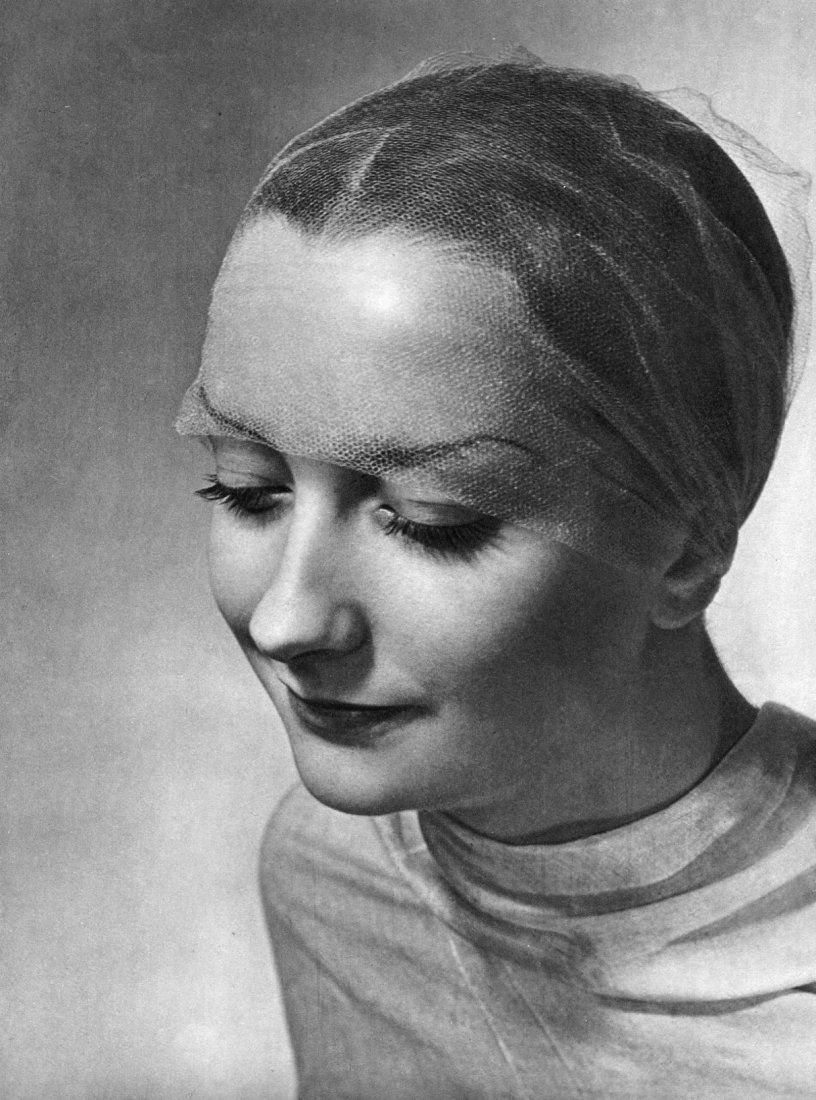 Erwin Blumenfeld - Jeune Femme souriant - Gravure: 1938 Vintage Sheet-Fed Gravure by La Neogravure - 1938 Annual - Image size (inches) approx. 8 x11