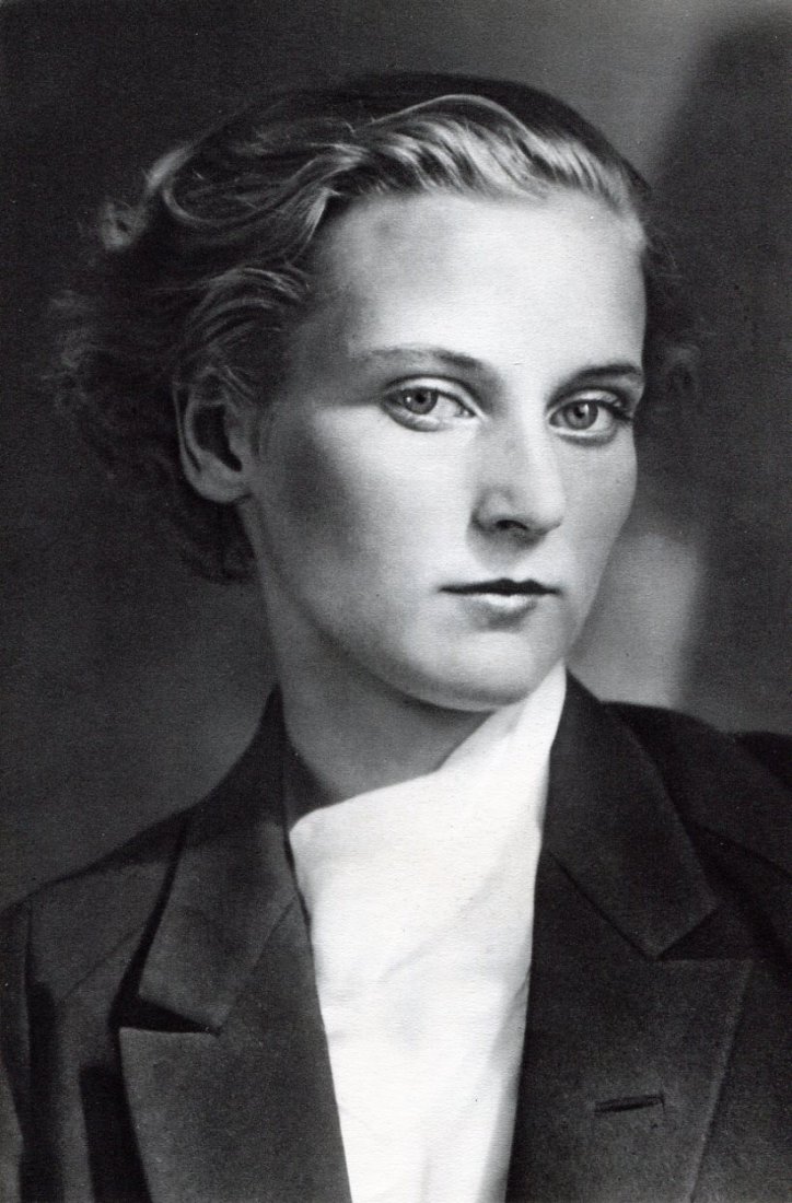 Andre Kertesz - "Mrs Hubbel": 1931 Sheet-fed Copperplate Gravure printed by Neogravure Company, France - Image size approx. 7"x 9"