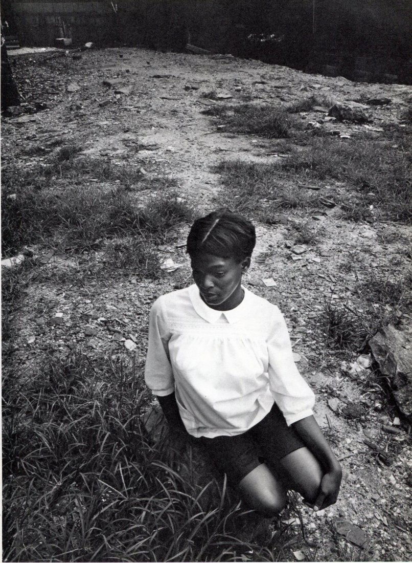 Bruce Davidson - Harlem, woman: 1969 Sheet-fed Copperplate Gravure by Conzett and Huber (Swiss printer) - Image Size approx. 9"x12"