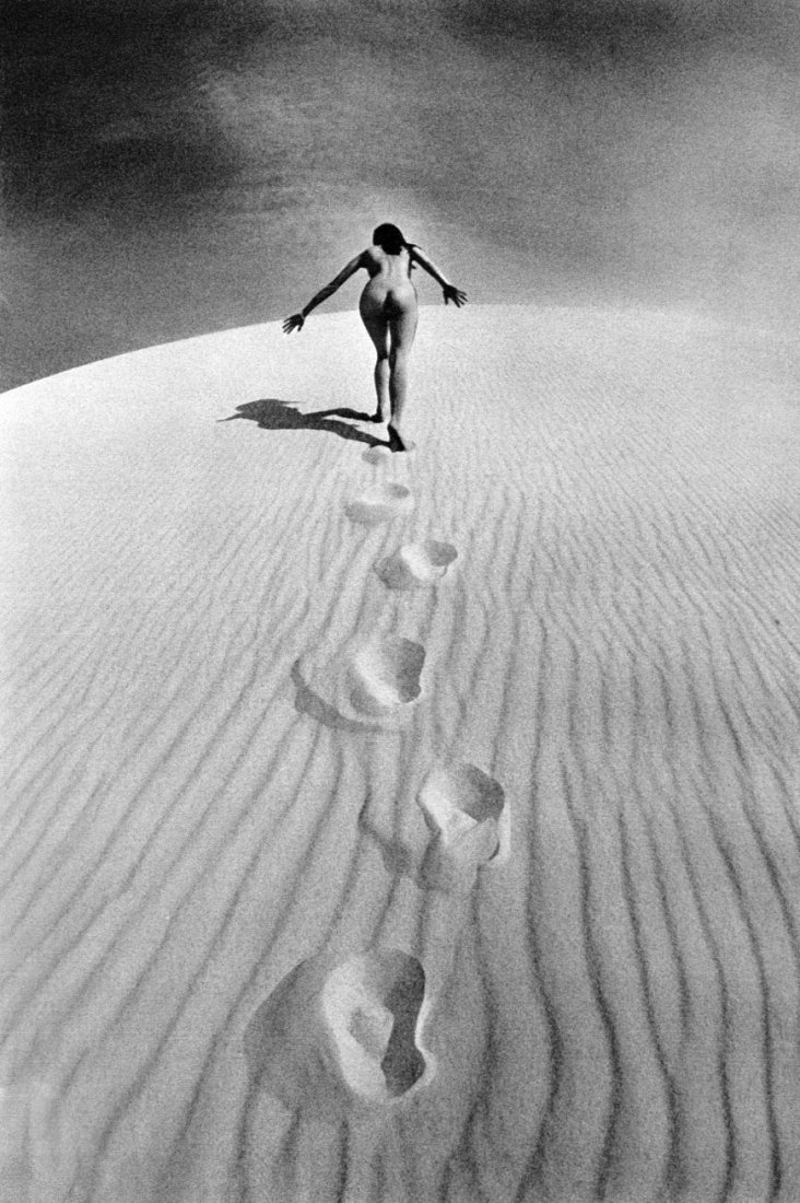 (nude) Jeanloup Sieff - Nude climbing Dune: 1970 Image, Le Pyla - B & W Sheet-fed Copperplate Gravure printed in 1982 by Contrejour (French printers) - Jeanloup Sieff (1933 Ð 2000) was a French photographer born of Polish parents in Paris, Fra