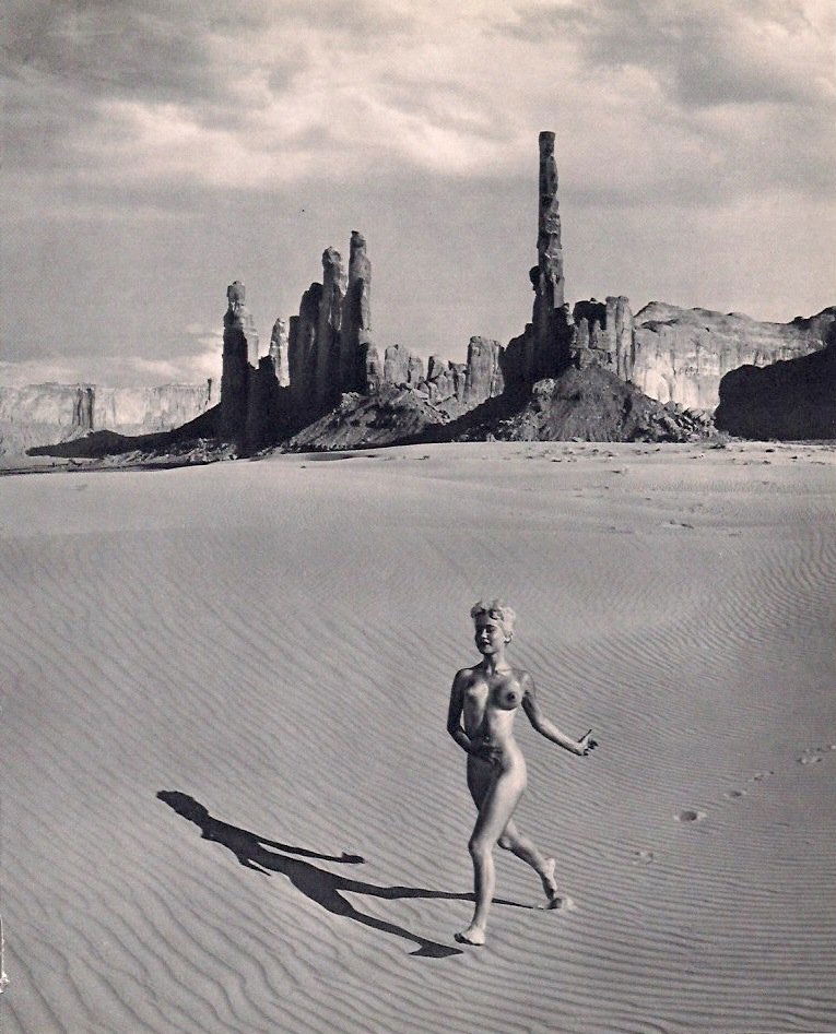 De Dienes, Andre - Nude in the Desert: Vintage Sheet-Fed Gravure printed in 1964 by Sapho, France - Image size approx. 7.5" x 9.5"