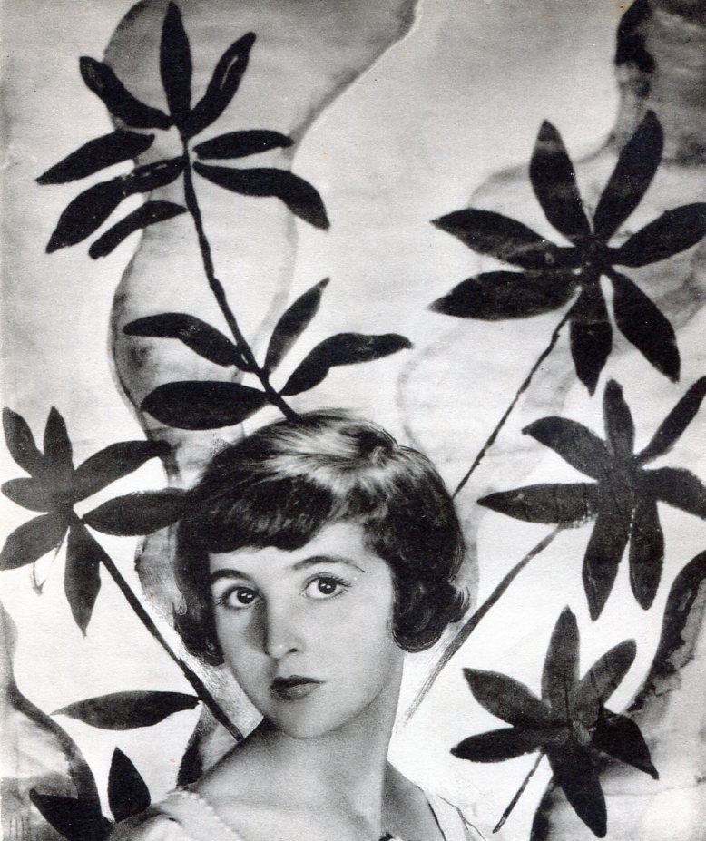 Beaton, Cecil - Lady Pamela Smith: 1930 Collotype printed by Camelot Press (London, England printers) - Image size approx. 6"x7.5"