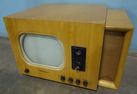 Stromberg-Carlson TV: Stromberg-Carlson TV in light hardwood finish cabinet 17"x21"x21"