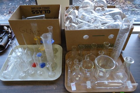 4 Lots of Laboratory Glass: 4 lots assorted utility laboratory glassware: beakers, graduates, florence, erlenmeyer and volumetric flasks, etc. - several hundred pieces, new & used, mostly Pyrex and Kimax, a few early & oddball p