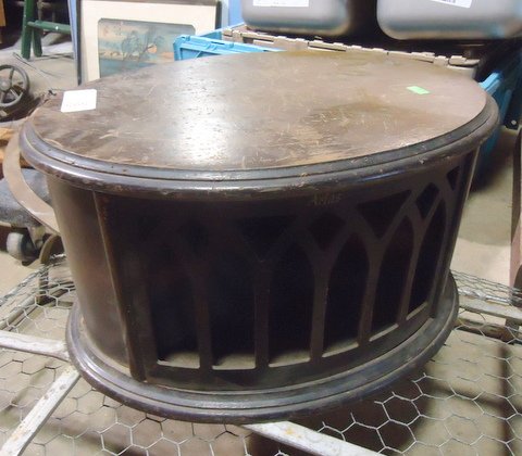 Early Atlas Speaker: Early Atlas speaker for phonograph. 16"x11-1/2"x9-1/2" Very good condition, interesting shape