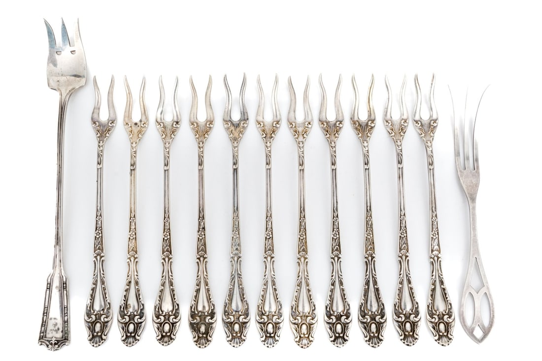 Collection Of Assorted Sterling Silver Cocktail Forks And Lemon Fork, 4.660 Gross Ozt (1 of 9)