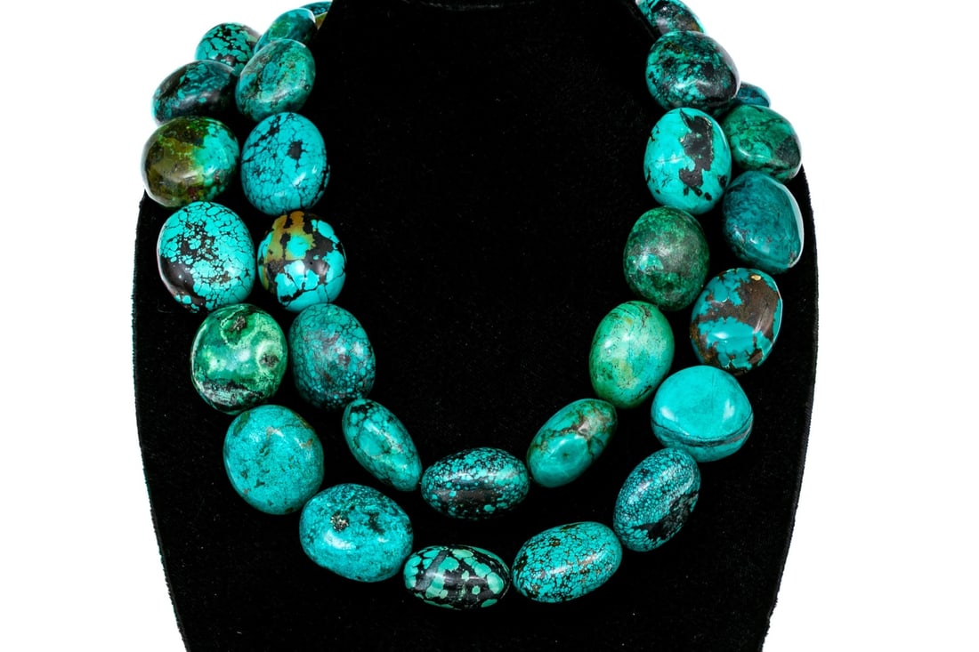 ASTOUNDING GRADUATED HEAVY OBLONG TURQUOISE ROPE LENGTH NECKLACE 49" L: This astounding turquoise necklace features heavy oblong beads, slightly graduated and finished with a toggle style clasp Marks: None Dimensions: 49" long x 1 1/16" wide to 1 3/8" wide