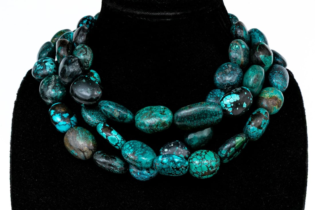 SUMPTUOUS GRADUATED SUPER CHUNKY OBLONG TURQUOISE ROPE LENGTH BEAD NECKLACE 57" L: This sumptuous turquoise necklace features super chunky, oblong beads, slightly graduated and finished with a toggle style clasp Marks: None Dimensions: 57 1/2" long x 5/8" wide to 1" wide