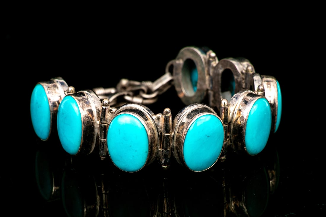 STERLING SILVER ELEGANT CABACHON HINGED LINK BRACELET - 10