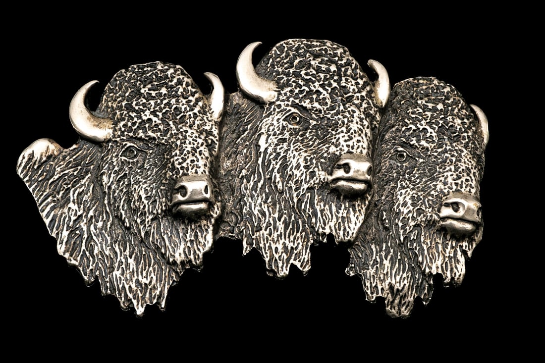 ARNOLD GOLSTEIN OUTSTANDING PEWTER TRIPLE FIGURAL BUFFALO BELT BUCKLE: This outstanding pewter belt buckle by Arnold Golstein features a triple, figural buffalo head motif, and can take up to a 1 3/4" wide belt Marks: A. Golstein Dimensions: 4 3/8" long x 2 3/8" wide