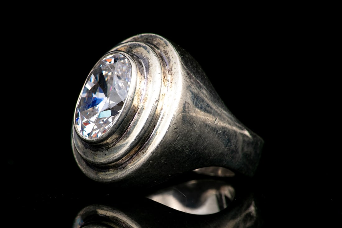 STERLING SILVER GLITTERING LARGE OVAL BRILLIANT CZ SET RING, SIZE 6.5 (1 of 13)