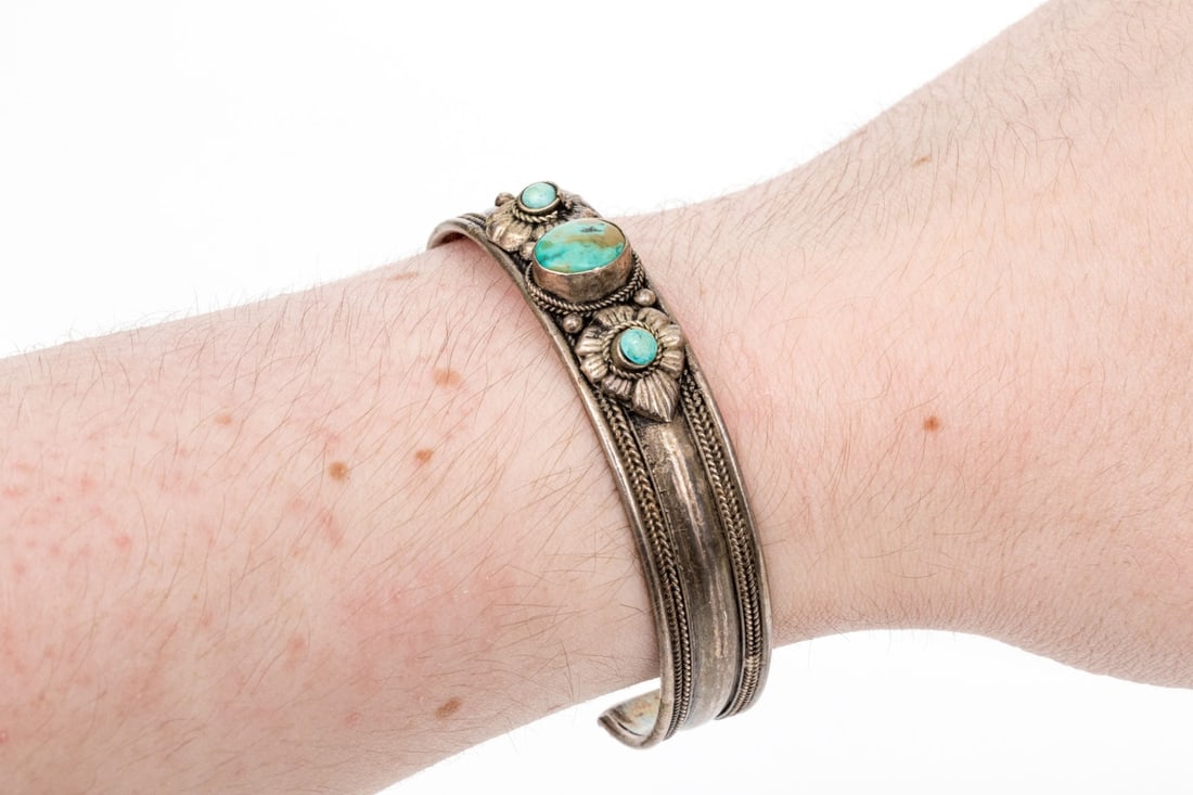 ALPACA RIBBED CUFF BRACELET AND WITH ROPE PATTERNING - 3