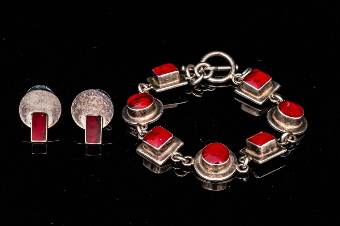 MEXICO STERLING SILVER JASPER SET LINK BRACELET WITH COMPLEMENTARY EARRINGS: This handsome sterling silver bracelet from Mexico is set with round and alternating square jasper links, finished with a toggle style clasp, paired with circular sterling and rectangular jasper set