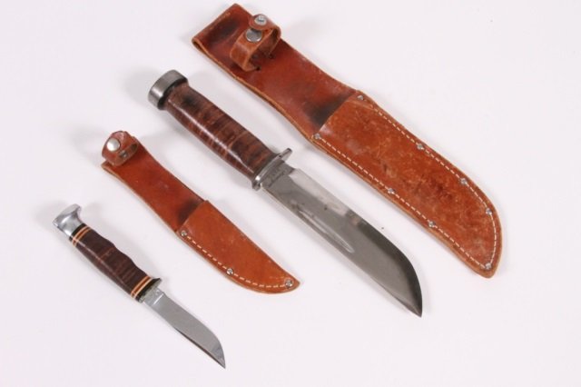 CATTARAUGUS 225Q WWII 6" & KABAR 3" HUNTING KNIFES: Each with multi colored leather grip and scabbard,