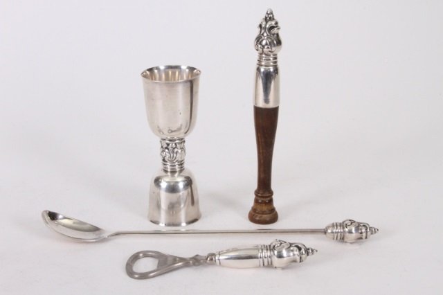 INTERNATIONAL "ROYAL DANISH" DRINK SET: Jigger, mixer, bottle opener and muddler