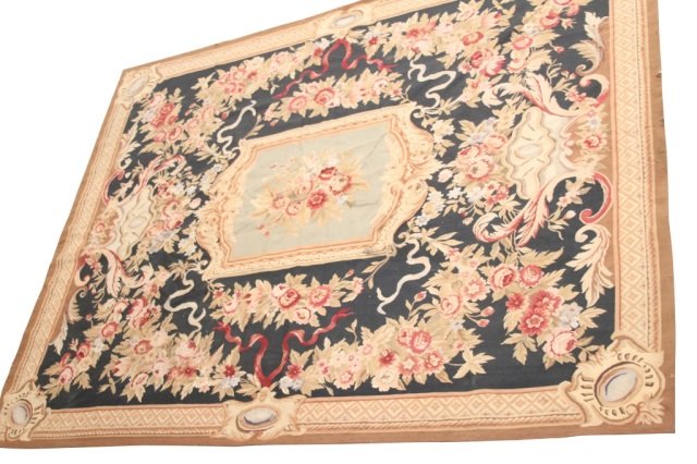 AUBUSSON CARPET 92" x 120": AUBUSSON CARPET 92" x 120"