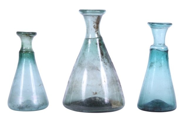 THREE GLASS BEAKERS, SPANISH 17/18TH CENTURY: Ranging from 6 3/4" to 8 3/4" high, very good condition.
