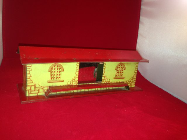 HO Tin Building Glen Ellyn: Red & Yellow train station for HO sets.
