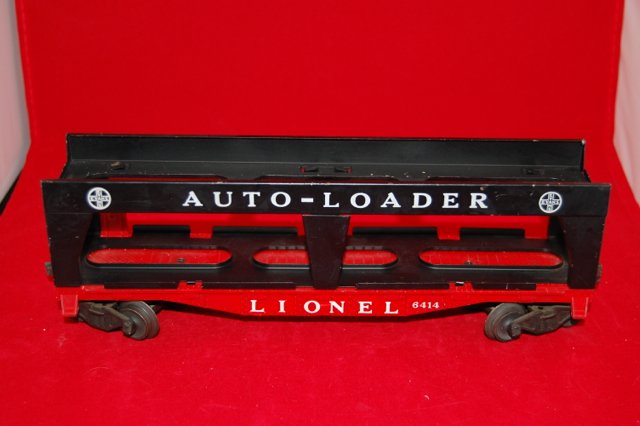 Lionel Auto Loader 6414: Red and black with four cars