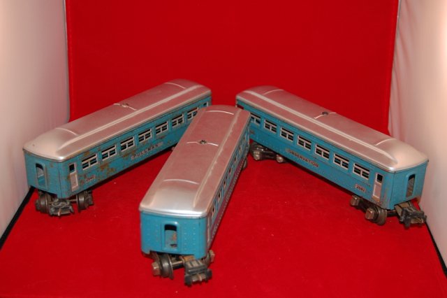 Lionel Pre-War 2640, 2640 and 2641 Passenger Cars: Two pullman 2640s and One 2641 Observation car. Pre-War couplers.