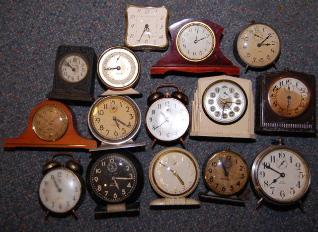 Large Lot of Large Alarm Clocks (Not Running): Here is a nice selection of clocks that could be repaired or used for parts. Big Ben and many others included. Most of the alarms work at the time of the auction.