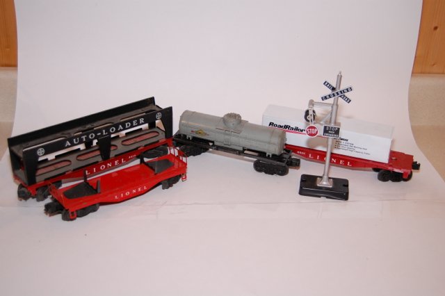 Misc Lionel cars: assortment of Lionel cars 6414, 6035, 6801, crossing single