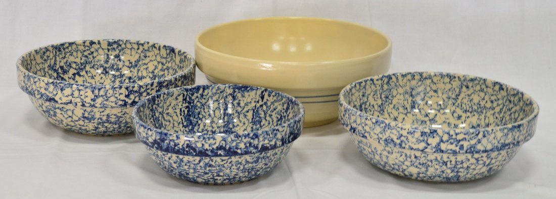 Lot of 4 Marshall Pottery Mixing Bowls: Lot of 4 pieces of Marshall Pottery from Texas. The largest mixing bowl Measures 12" in diameter. Estimated value is $75-100.