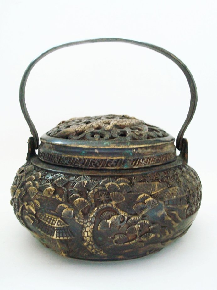 A good antique Chinese bronze incense vessel Dragon: A good antique Chinese bronze incense liddel with Dragon decoration carved, Marks on the base, 6.30in diameter