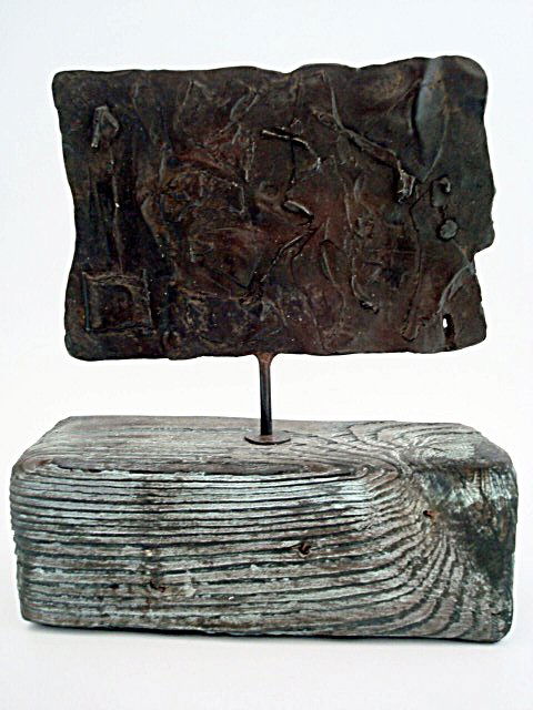 Antoni CLAVÉ (Spanish 1913-2005), Souvenirs, sculpture: Antoni Clave. Souvenirs. Bronze sculpture. 22.5 cm. x 18.5 cm. x 7.0 cm., 992 grs. weight. 1960. Signed on the back in the lower left corner. perfect condition