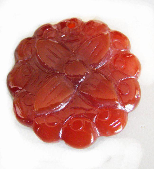 Orange Red Carnelian Carving Cabochon 119.02Ct: Gems Type:Natural Orange Red Carnelian Item: Pendant Weight:119.02 Carat Cabochon Round Carving Booth Side Design Flower Measurement:40mm x Thickness 8.5 mm Clarity:Transparent/Translucent-Color:Orang