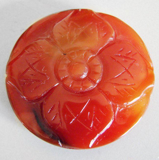 Orange Red Carnelian Carving Cabochon 227.47Ct: Gems Type:Natural Orange Red Carnelian Item: Pendant Weight:227.47 Carat Cabochon Round Carving Booth Side Design Flower Measurement: 55 mm x Thickness 11 mm Clarity:Transparent/Translucent-Color:Oran