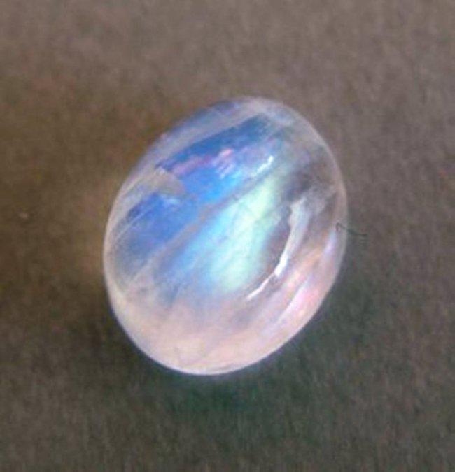 Blue White Rainbow Moonstone Oval 2.90Ct 10X8.1X4.9MM (1 of 2)