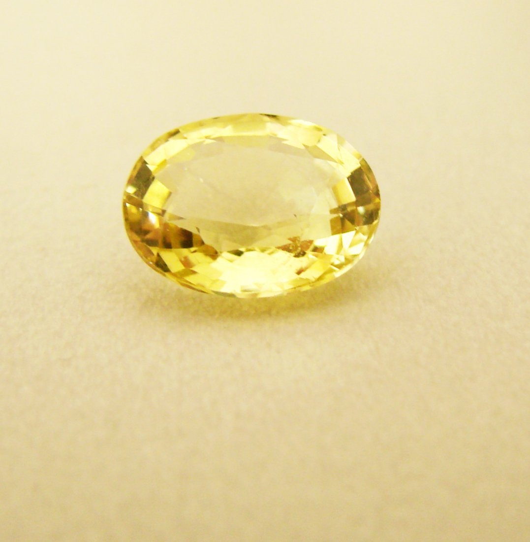 Loose Natural Yellow Beryl Oval 5.32 CT 13.1x10.2x6.9mm: Gem Type: Natural Yellow Beryl Qty: 1 Weight: 5.32 Carat Size: 13.1X10.2X6.9MM Shape: Oval Cut: Facet cut Clarity: VS Color: Yellow Origin: Brazil Treatment; Untreated