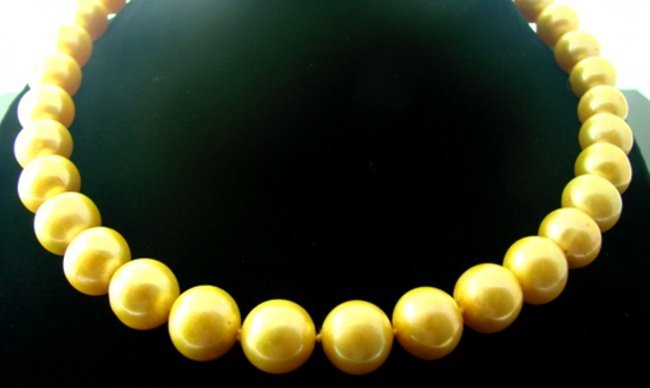 Golden South Sea Pearl 12.5 mm Necklace 18"inch: Gems Type: Natural South Sea Pearl Beautiful Grade: A-Color: Golden Shape always Round Measurement: 12.5 mm Origin: Indonesia Necklace 18"-Gander: Women Ball Clasp 14k Yellow Gold Estimate Value Price