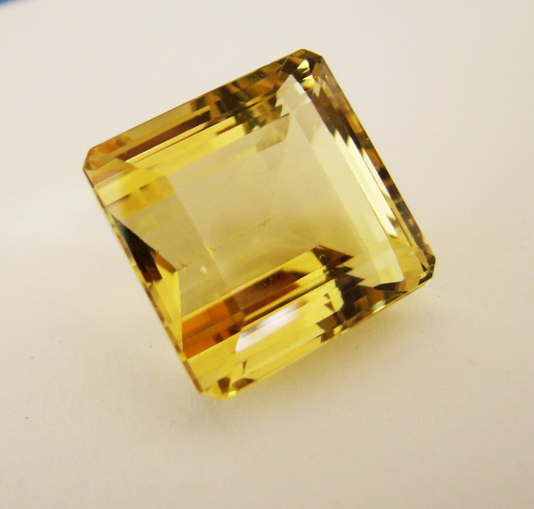 Loose Natural Lemon Topaz 29.63 CT 17x18x17mm: Gem Type: Natural Lemon Topaz Qty: 1 Weight: 29.63 Carat Size: 17x18x17mm Shape: Cushion cut Cut: Facet Cut Clarity: VS Color: Light Yellow Origin: Brazil Item will come with Appraisal