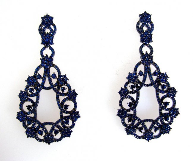 Ceation Sapphire Chandeliers Ear 5.36Ct 18k B/g Overlay: Creation Sapphire High Quality Item: Earrings Stone: 5.36 carat Round brilliant Clarity: VVS, Color:Dark Blue Length: 2.1/2"x Width 1.1/8" inch Setting: Prong 18k Black gold overlay 925 silver Weight: