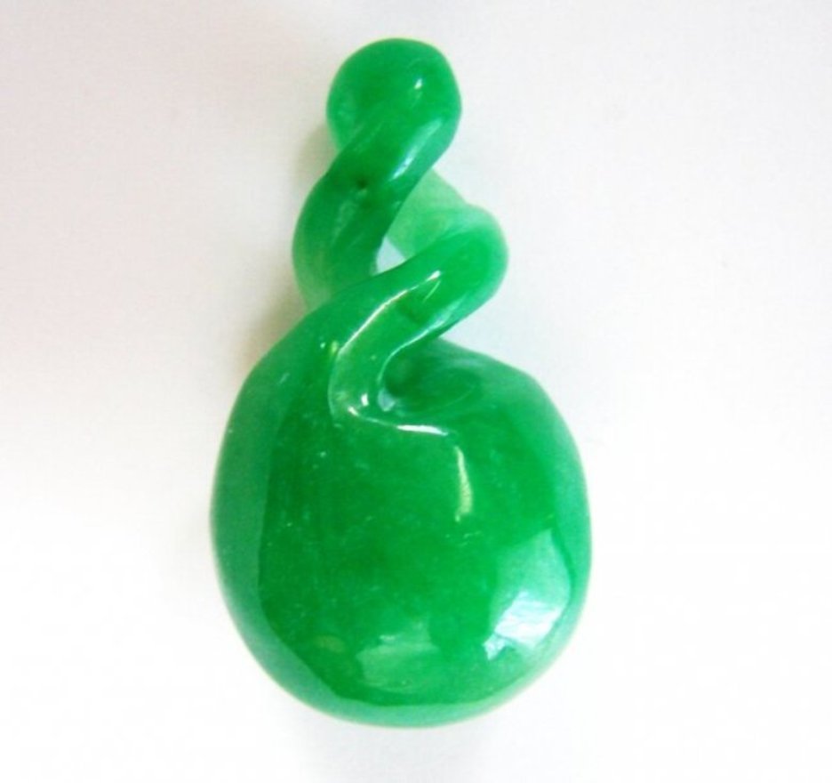 Double Loop Pendant Natural Jadeite Jade Grade 1A: Genuine Jadeite Jade Eternity Double Loop Jade Pendant Qty: 1 Item: Pendants Polish Smooth Booth Side Jade Color: Green Grade:1A Measurement: 1.1/2" x 3/4"x Thickness 15.2 mm Texture/Transparency: goo