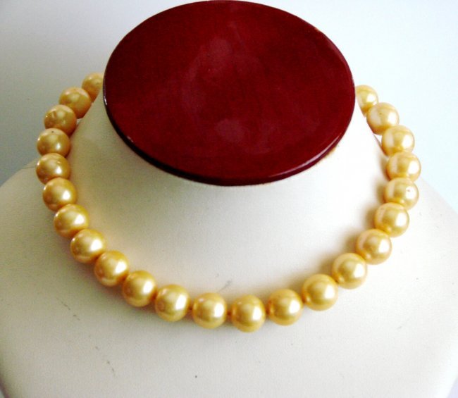 Golden South Sea Pearl 12.5 mm Necklace 18"inch: Gems Type: Natural South Sea Pearl Beautiful Grade: A-Color: Golden Shape always Round Measurement: 12.5 mm Origin: Indonesia Necklace 18"-Gander: Women Circle Clasp 14k Yellow Gold Estimate Value Pri