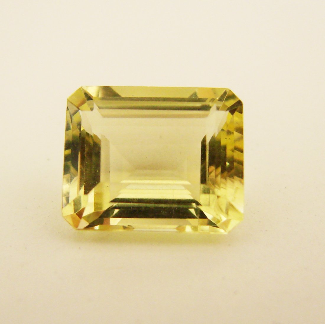 Loose Natural Lemon Topaz Octagon Shape 4.37CT: Gem Type: Natural Lemon Topaz Qty: 1 Weight: 4.37 Carat Size: 11x9x6.5mm Shape: Octagon Cut: Step Cut Clarity: VS Color: Light Yellow Origin: Brazil