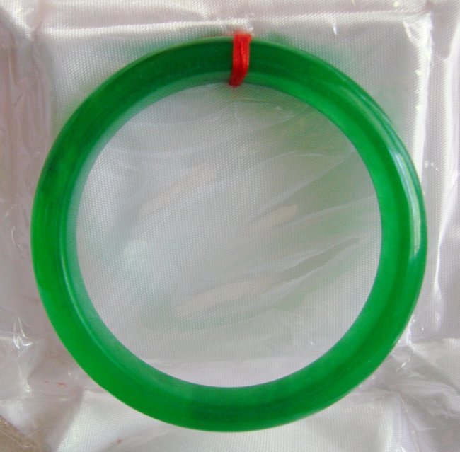 Natural Jadeite Jade Bangle Grade: A / Size 7.25: Natural Jadeite Jade Bangle Qty: 1 Grade: A Color: Emerald Green Transparency: Semi -Transparent Shape & Cut: Solid Jade Band Haft Round Jade Finish: High Polish Remarks: Genuine Jadeite Jade Qu